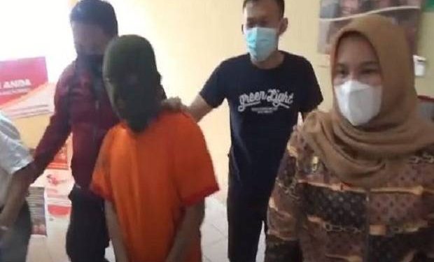Gara-gara Tidak Diberi Uang Rokok, Pemuda Ini Tega Pukul Ibu Kandungnya Hingga Giginya Patah