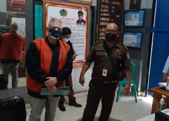 Jadi Buronan Selama 7 Tahun, Warga Negara Jerman Ini Akhirnya Serahkan Diri ke Kejari Buleleng