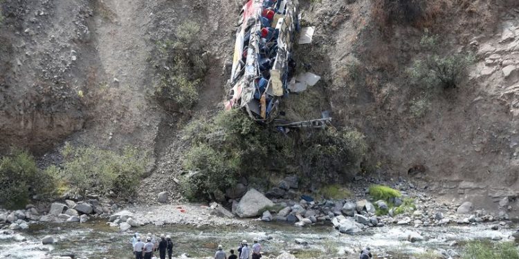 Kecelakaan Bus Peru Tewaskan 29 Orang, Setelah Pengemudi yang Mengebut Jatuh ke Jurang Tandus Sedalam 656 Kaki