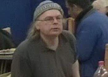 Seorang Pria Menikam Orang Asing Sampai Mati di Kuburan