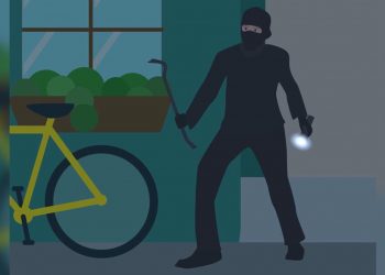 Pria Lansia Nyaris Tewas Dihajar Massa Saat Curi Bunga