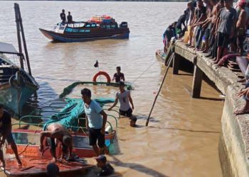 45 Penumpang dan Awak Kapal Dievakuasi Setelah Speed Boat Tersebut Tengelam di Sungai Perak Inhil