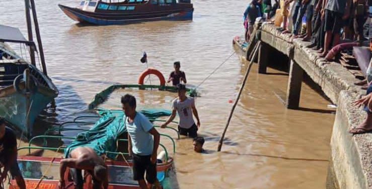 45 Penumpang dan Awak Kapal Dievakuasi Setelah Speed Boat Tersebut Tengelam di Sungai Perak Inhil