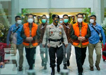 Pakai Rompi Oranye dengan tangan Diborgol, Azis Syamsuddin resmi Ditahan KPK!