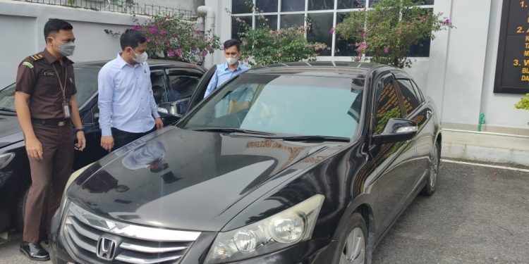 Kejari Pekanbaru Tarik Dua Mobil Dinas yang Dikuasai Mantan Pejabat Pemko
