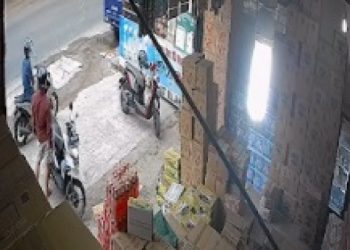 Dua  Pencuri Bawa Kabur Satu Sepeda Motor yang Diparkir Depan Toko Sembako di Jatimurni Pondok Gede