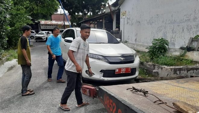 Mobil Mewah Yang Diduga Dibawa Kabur Oknum Pimpinan DPRD Pekanbaru NF, Belum Dikembalikan