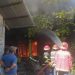 4 Rumah Terbakar di Padang, Warga Ramai Saksikan Api Berkobar