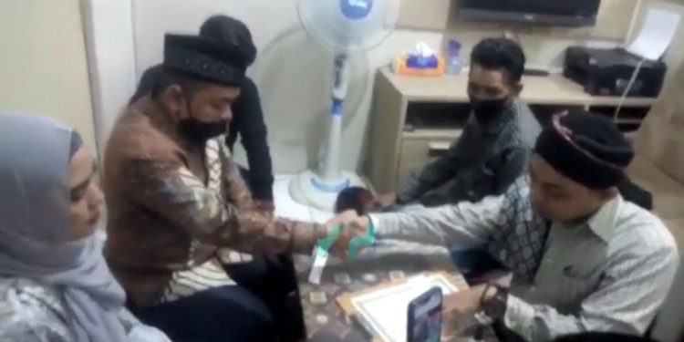 Dituding Paksa Berhubungan Intim dengan Cara Menyimpang, Ternyata Mas Kawin Ayah Taqy Malik dan Istri Siri Cuma Segini