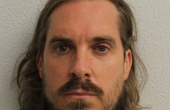 Berbekal Kamera Tersembunyi, Polisi Ini Berhasil Rekam 50 Wanita Telanjang dari Berbagai Sudut Ruangan