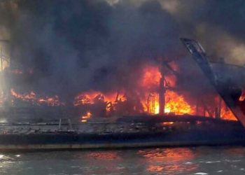 Kapal Penangkap Cumi Dilaporkan terbakar di Maluku, Nasib ABK Belum Diketahui