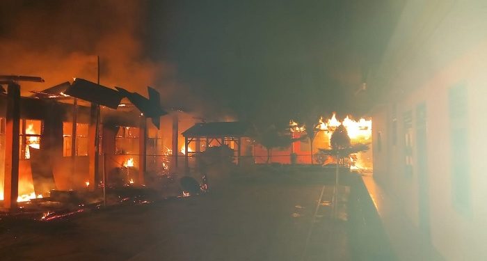 Muncul Api Didapur Kantin, Pondok Pesantren Sitiung Hangus Terbakar