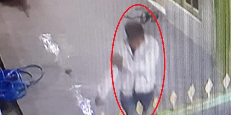 Tengah Beristirahat Di Masjid, Seorang Ibu-ibu Tak Sadar Uang Rp40 Juta dan Surat Berharga Dicuri Orang