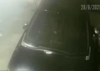 Terekam CCTV Aksi Pencurian Spion Mobil di Duri Kepa Jakbar