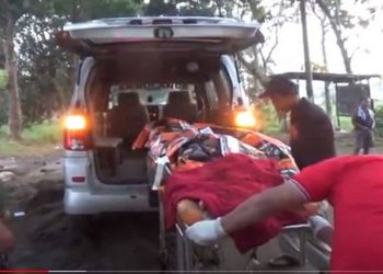 Diduga mengantuk, Supir Dump Truck Tabrak Kendaraan Parkir di Jalan Raya Jombang: Istri Sopir Tewas Terjepit