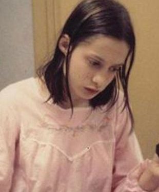 Kasus Pelecehan Anak Terburuk, Seorang Gadis Diikat ke Kursi Toilet Dengan Jaket Ketat