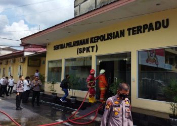 3 Unit Mobil Damkar berhasil Padamkan Kebakaran SPKT Polresta Pekanbaru