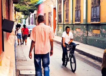 Dua Remaja laki-laki yang Diduga Mengutil Ditembak Mati di Kolombia