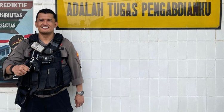 Heboh Video Paksa Periksa Ponsel Warga, Ternyata Aipda Ambarita Pernah Didemo karena Konten YouTube