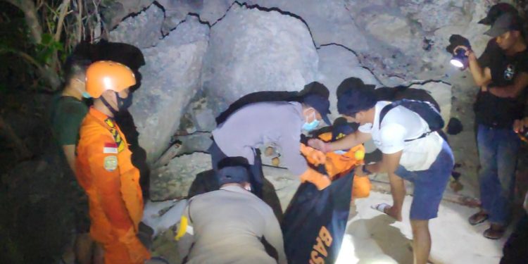 1 Orang Tewas dan 1 Lainnya Menghilang Setelah Disapu Gelombang di Nusa Penida