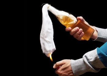 Polisi Dilempari Batu dan Bom Molotov saat Bubarkan Tawuran di Makassar