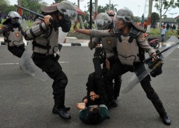 Polisi di NTB Terancam Sanksi-Pidana Usai Pukul Kepala Mahasiswa Pakai Pentungan