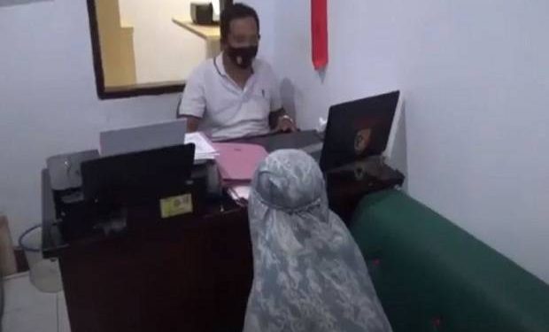 Pura-pura Beli Sabun Cuci, Ibu Muda Ini Curi Uang di Toko Klontong