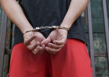 Sengaja Membiarkan Anaknya Memperkosa Adik Kandungnya, Wanita Ini Akhirnya Dijebloskan ke Penjara