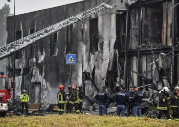 Tabrak Gedung Perkantoran Di Milan, Seluruh Penumpang Pesawat Tewas