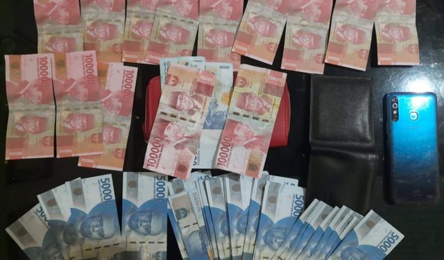 Wanita Cantik Ini Ditangkap Karena Berbelanja Dengan Menggunakan Uang Palsu di Denpasar