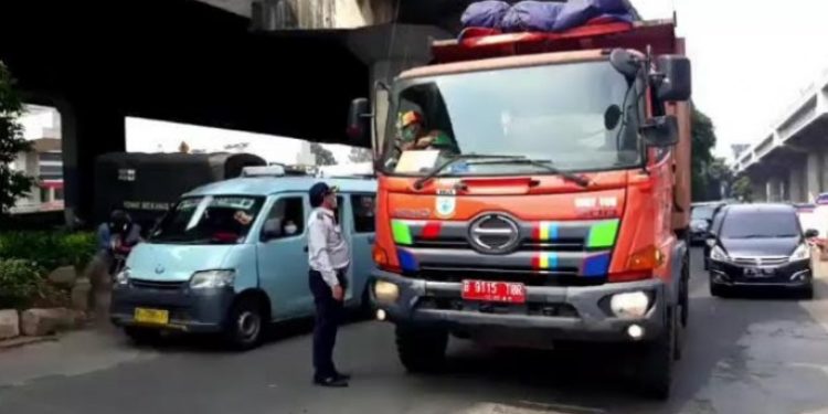 Sakit Hati Lepas Jabatan, Mantan Kades di Patebon Kendal Curi Mobil Sampah