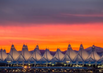 Penerbangan Pesawat American Airlines Terpaksa Dialihkan setelah Seorang Penumpang Nakal Serang Pramugara
