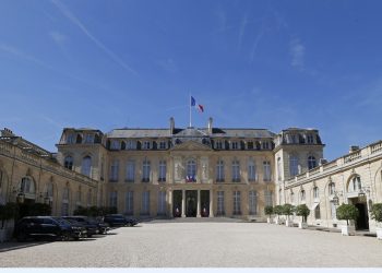 Jaksa Luncurkan Penyelidikan Atas Kasus Pelecehan Sesama Prajurit di Istana Kepresidenan Prancis