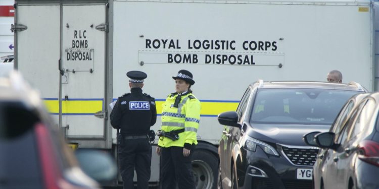 Sebuah Mobil Meledak di Depan Rumah Sakit Liverpool, Satu Tewas dan Lainnya Terluka