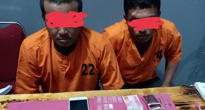 Saat Minum Bandrek, Dua Warga Pelalawan Kaget Diciduk Polisi