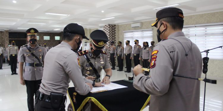 Kapolresta Mutasi Kapolsek Payung Sekaki