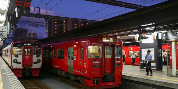 Masinis Kereta Api Gugat West Japan Railway karena Keterlambatan Satu Menit