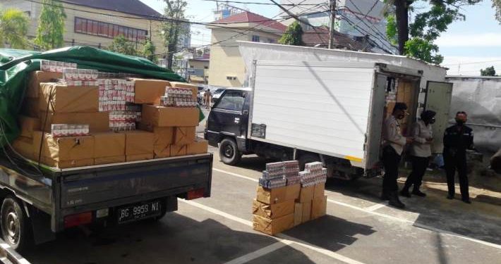 Polda Sumsel Tangkap Dua Mobil Pickup Rokok Ilegal Asal Madura Tujuan Riau