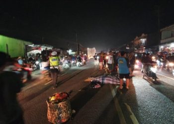 Ingin Nyebrang Jalan, Wanita Muda Tewas Terlindas Truk di Kampung Cibadak