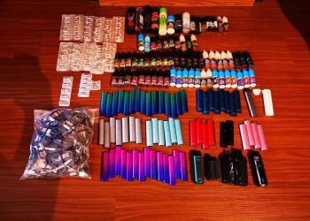 8 Orang Termasuk Remaja 19 Tahun, Didakwa karena Menjual Rokok Elektronik di Singapura
