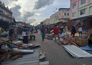 Gunakan Alat Berat, Tim Yustisi Bongkar Lapak Pedagang Agus Salim