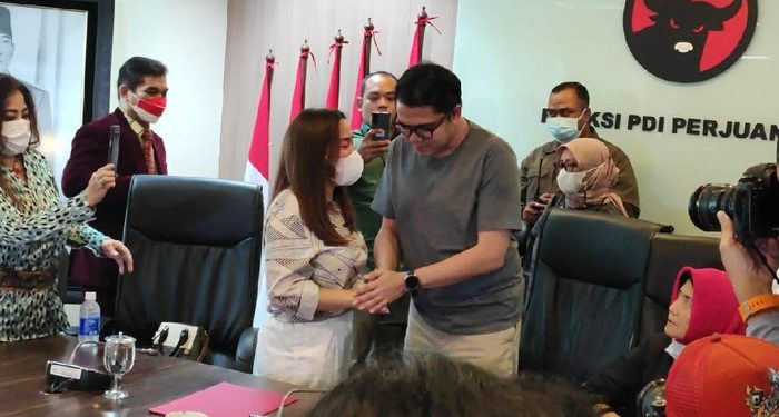 Akui Khilaf, Anggiat Pasaribu Minta Maaf di Depan Arteria Dahlan Dan Ibunda