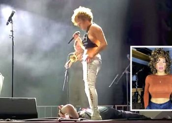 Vokalis Band Brass Against Kencingi Penonton Saat Konser