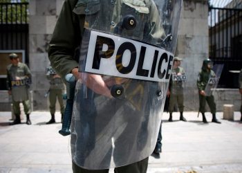 Pria Iran Bakar Dirinya di Depan Gedung Pekerja dan Kesejahteraan Sosial setelah Divonis Pengadilan