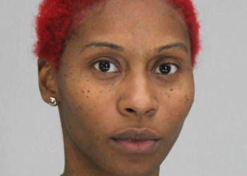 Hantam Karyawan Penerbangan dengan Kepalan Tangan, Wanita Ini Ditahan Polisi