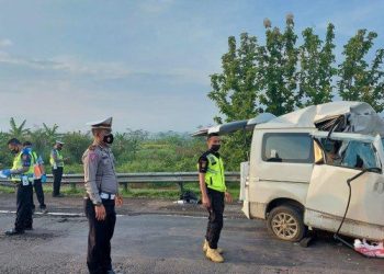 Seorang Sopir Tertabrak saat Pasang Tanda Segitiga di Tol Cipali