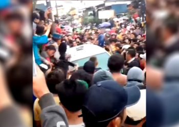 Nyamar Jadi Pekerja Proyek, Pencuri Kabel dan Saniter Shower Ini Dihakimi Massa di Perlintasan Kereta Api