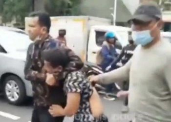 Kirim Bukti Transfer Palsu, Pria Ini Beli 147 Kodi Mukena di Pasar Tasik