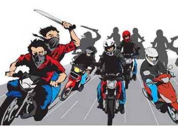 Puluhan Anggota Geng Motor di Kota Padang Terlibat Tawuran, 1 Motor Dibakar Massa