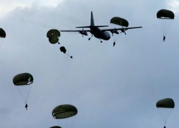 Dua Prajurit Rusia Tewas dalam Kecelakaan Terjun Payung di Belarusia